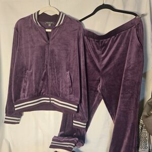 GIFTABLE Item NWT - Kate & Mallory Red Track Pants & Joggers Set